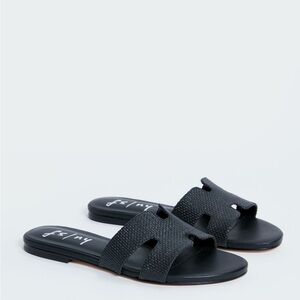 French Sole Black Raffia Alibi sandals in size 6.5. Never been worn.